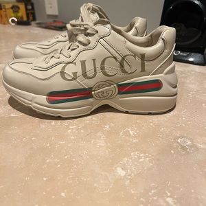 Gucci sneakers size 34 in great condition.